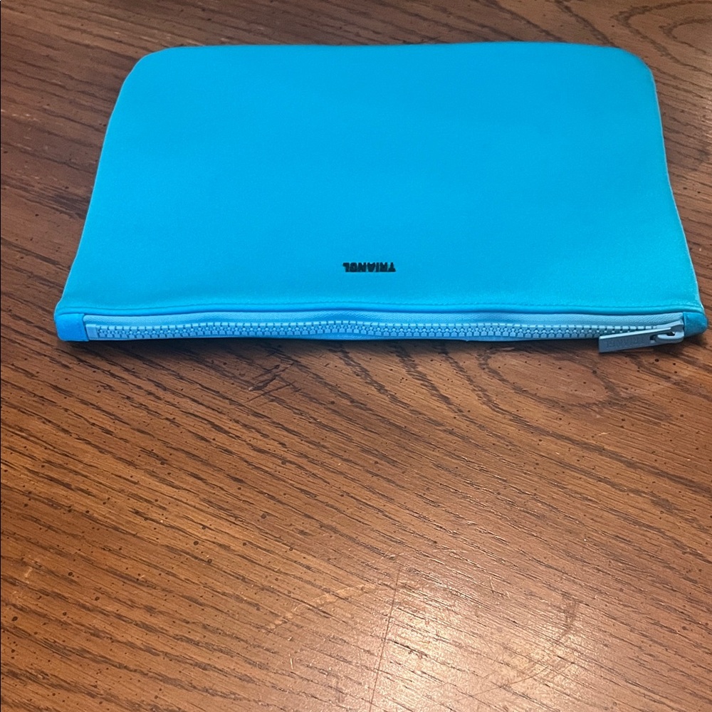 Triangl Santa Rosa blue neoprene zip pouch - Picture 5 of 9